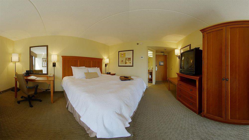 Hampton Inn Norfolk-Naval Base Экстерьер фото