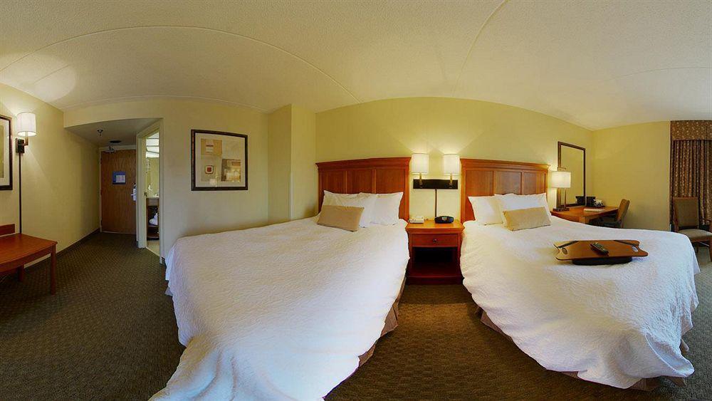 Hampton Inn Norfolk-Naval Base Экстерьер фото