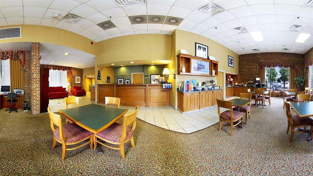 Hampton Inn Norfolk-Naval Base Экстерьер фото