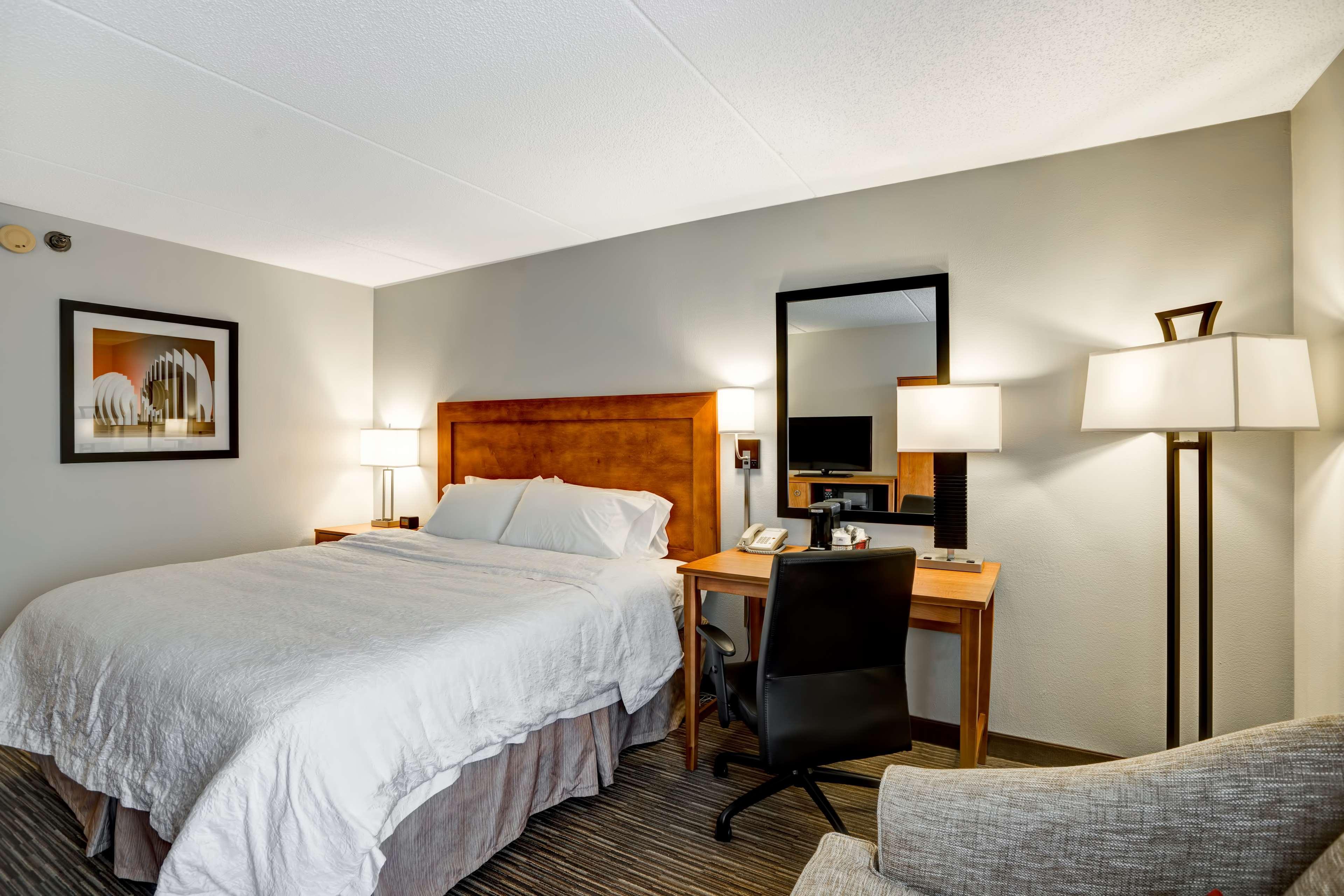 Hampton Inn Norfolk-Naval Base Экстерьер фото