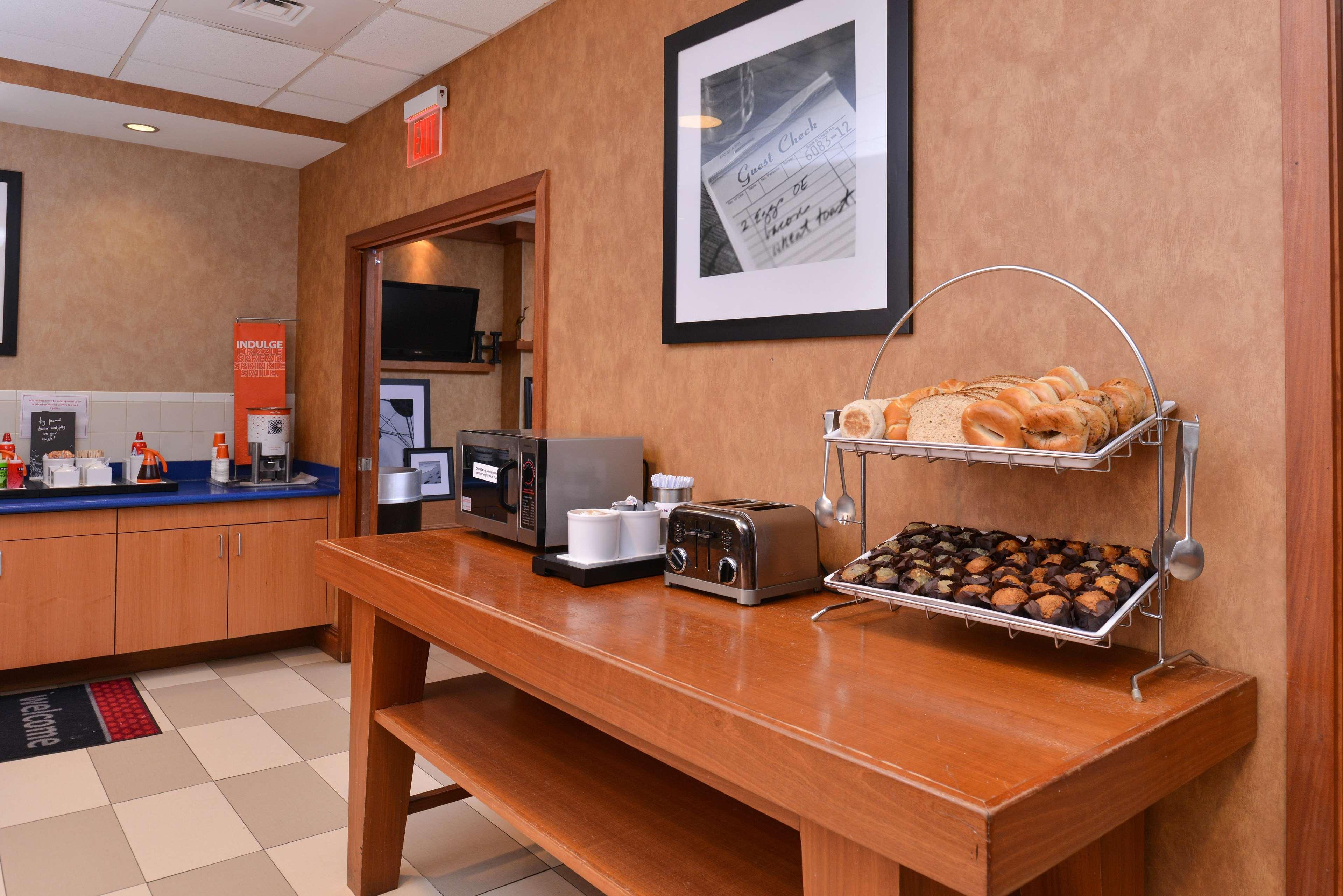 Hampton Inn Norfolk-Naval Base Экстерьер фото