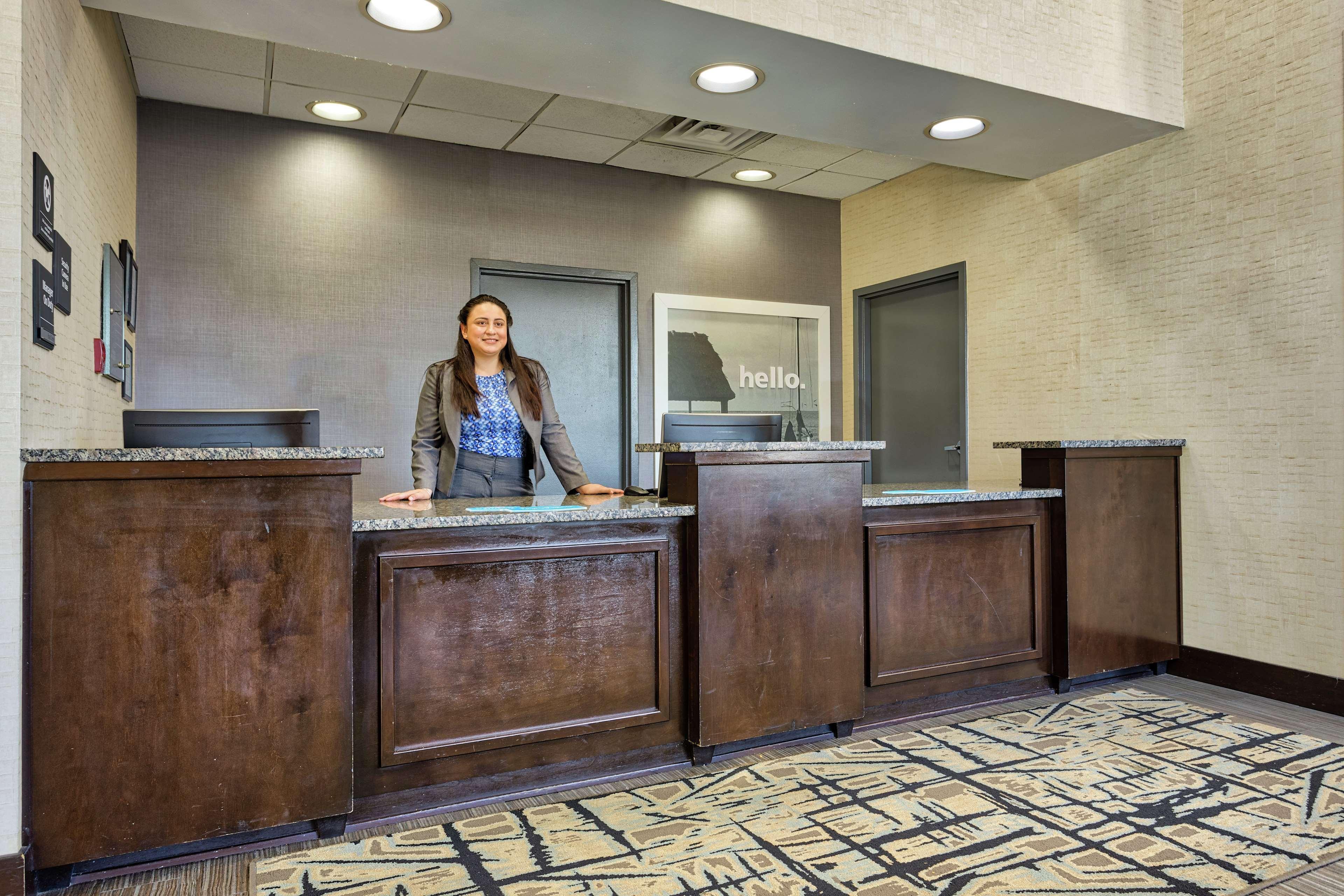 Hampton Inn Norfolk-Naval Base Экстерьер фото