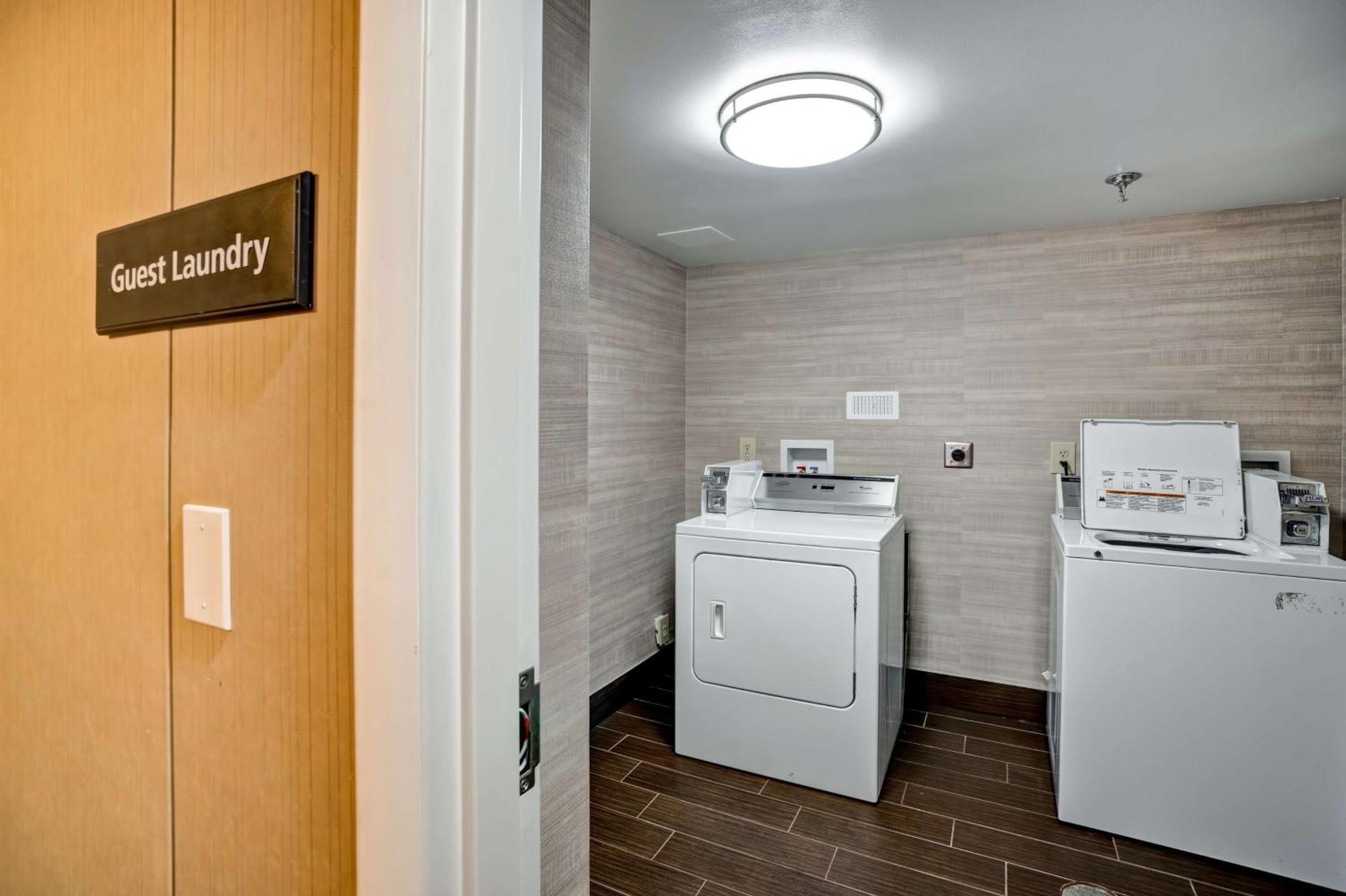 Hampton Inn Norfolk-Naval Base Экстерьер фото