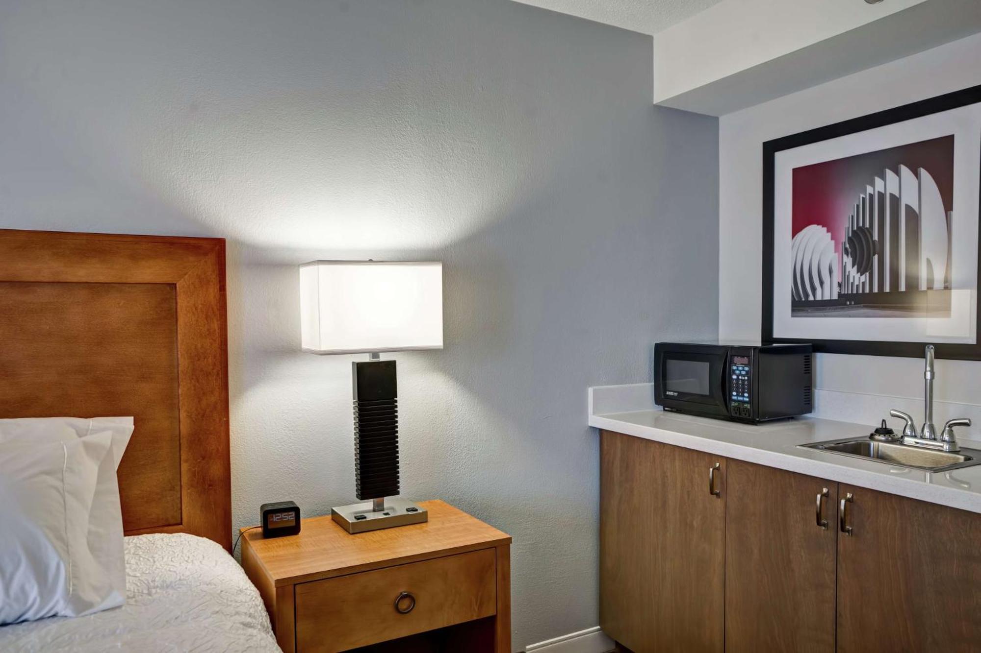 Hampton Inn Norfolk-Naval Base Экстерьер фото