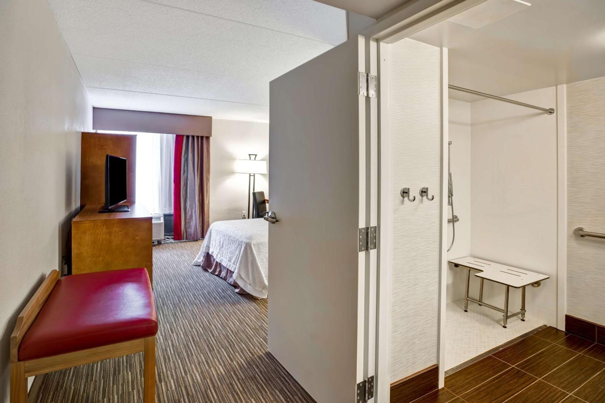 Hampton Inn Norfolk-Naval Base Экстерьер фото