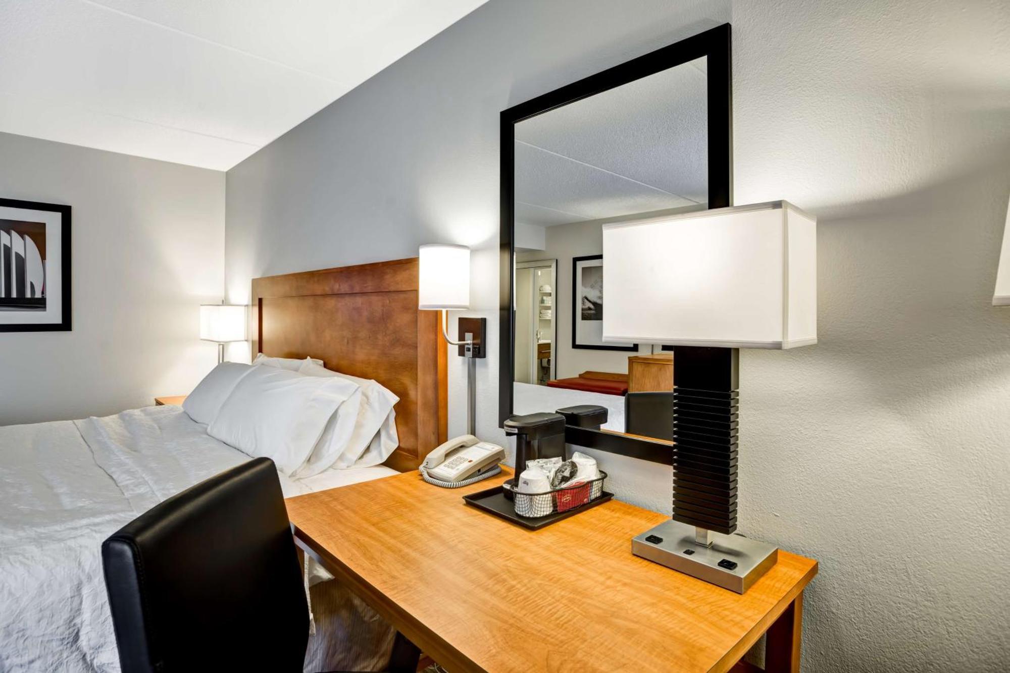 Hampton Inn Norfolk-Naval Base Экстерьер фото