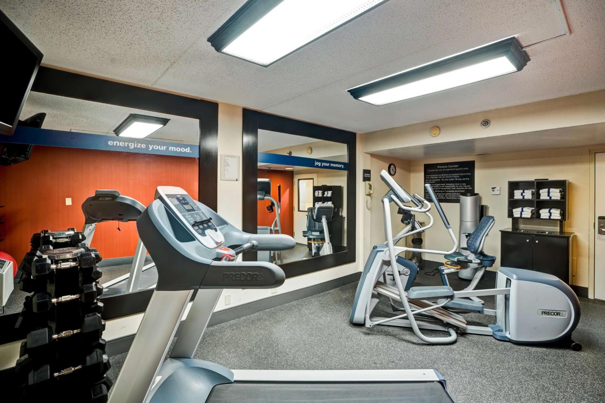 Hampton Inn Norfolk-Naval Base Экстерьер фото