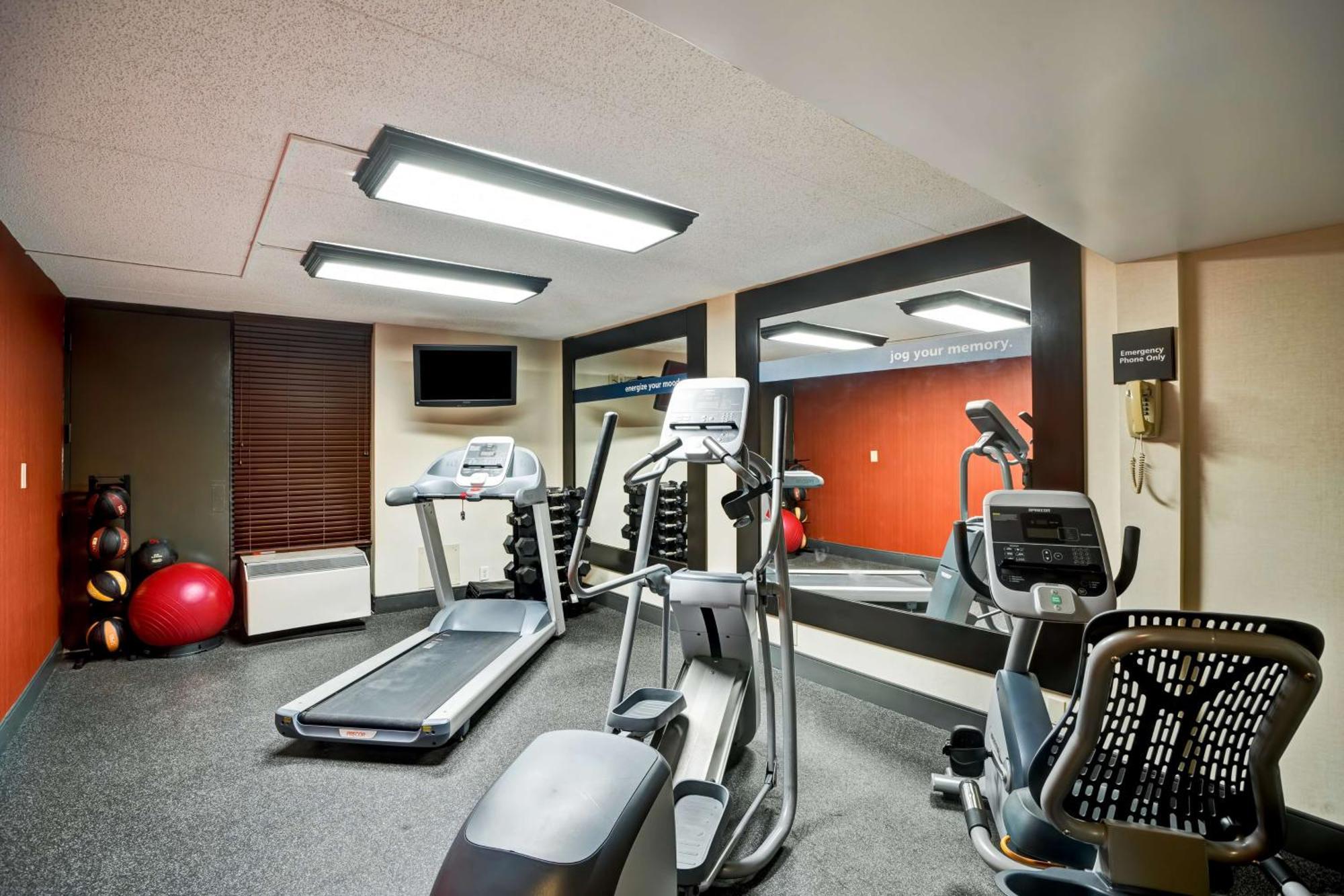 Hampton Inn Norfolk-Naval Base Экстерьер фото