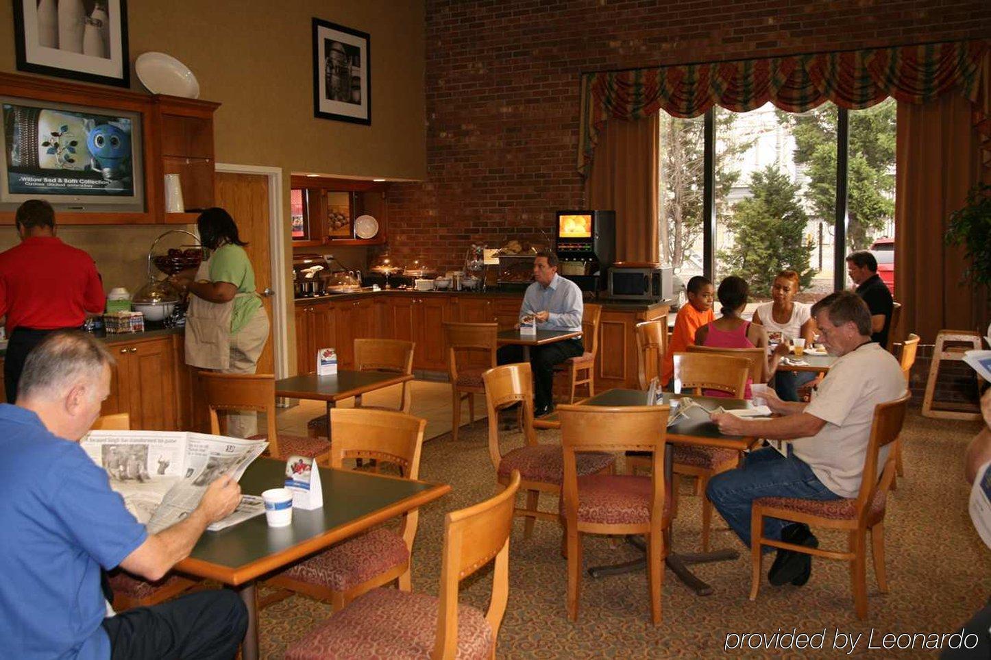 Hampton Inn Norfolk-Naval Base Ресторан фото