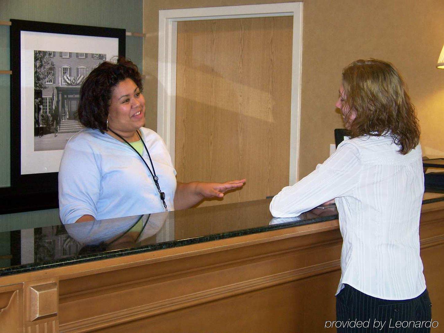Hampton Inn Norfolk-Naval Base Интерьер фото
